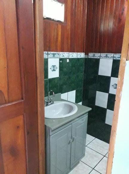 Hostel California Monteverde 외부 사진