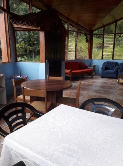 Hostel California Monteverde 외부 사진